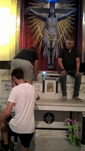 San Lorenzo Parrocchia - Riposizionamento SS Crocifisso - FaceBook 005